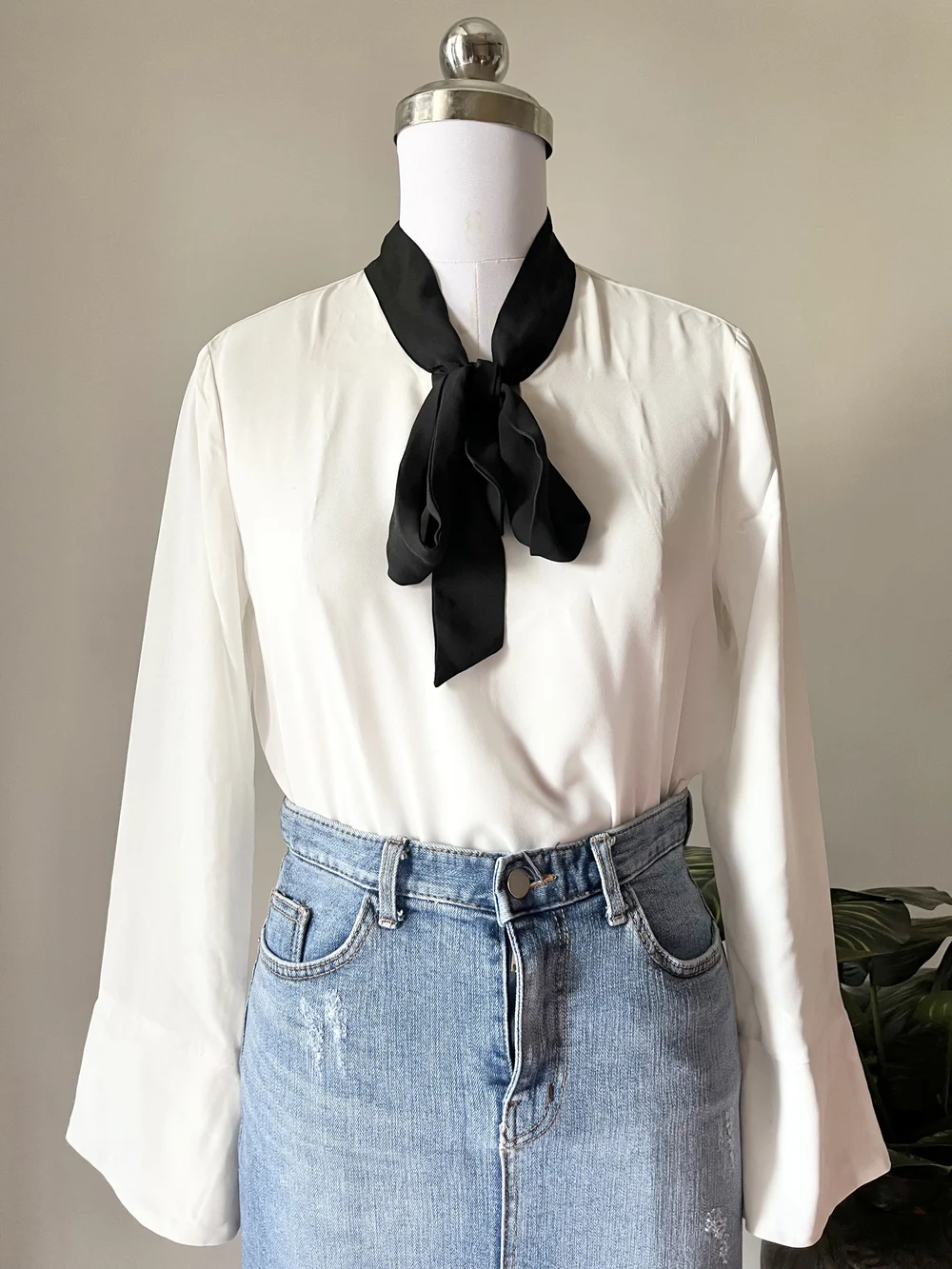 White tie-up bow shirt