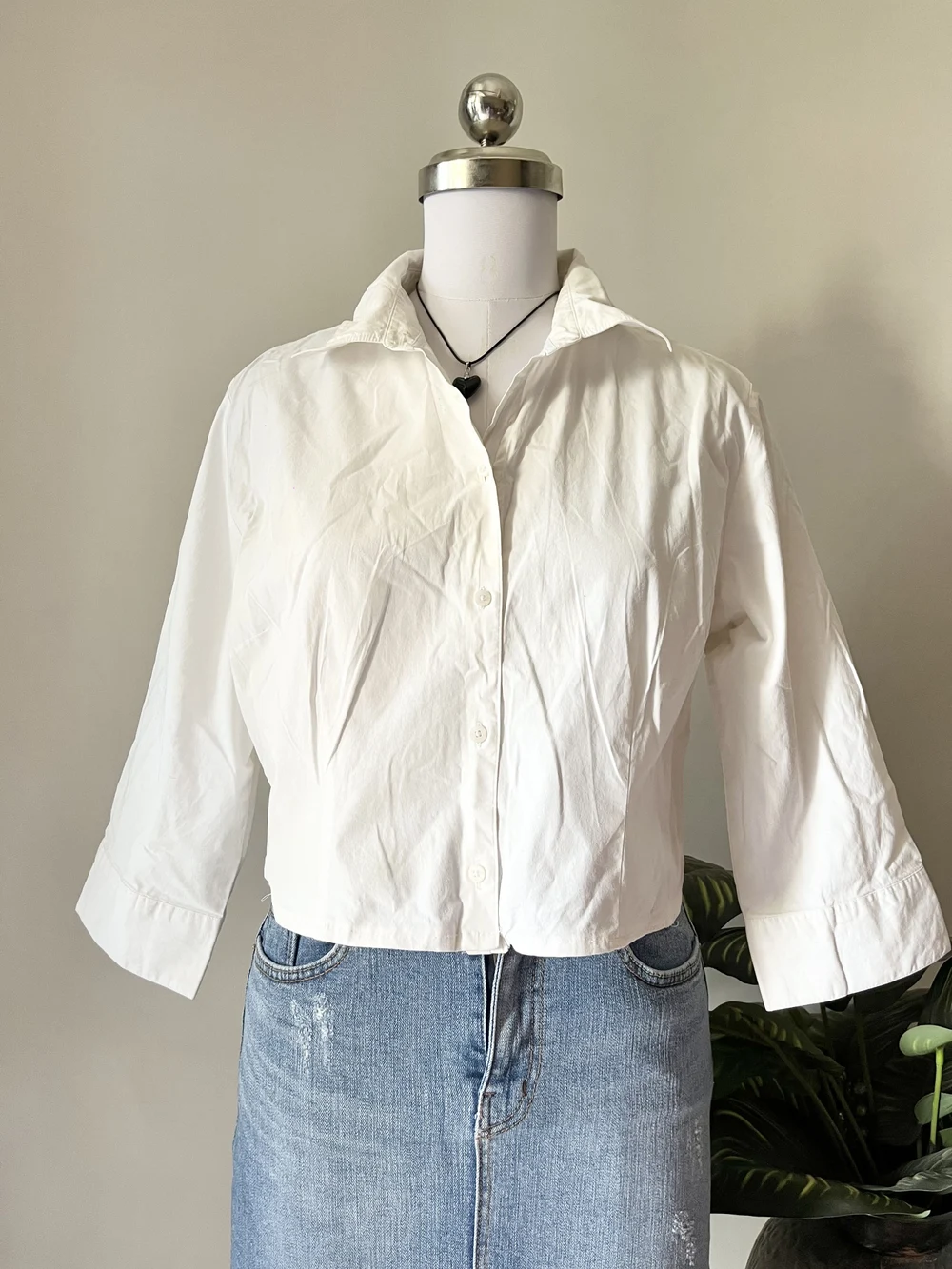 White boxy crop shirt 