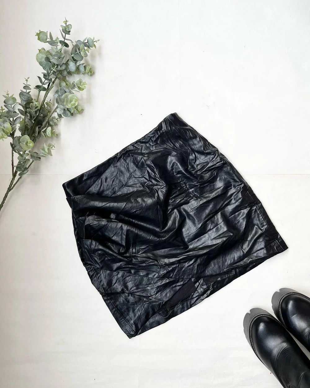 Tulip leather skirt 