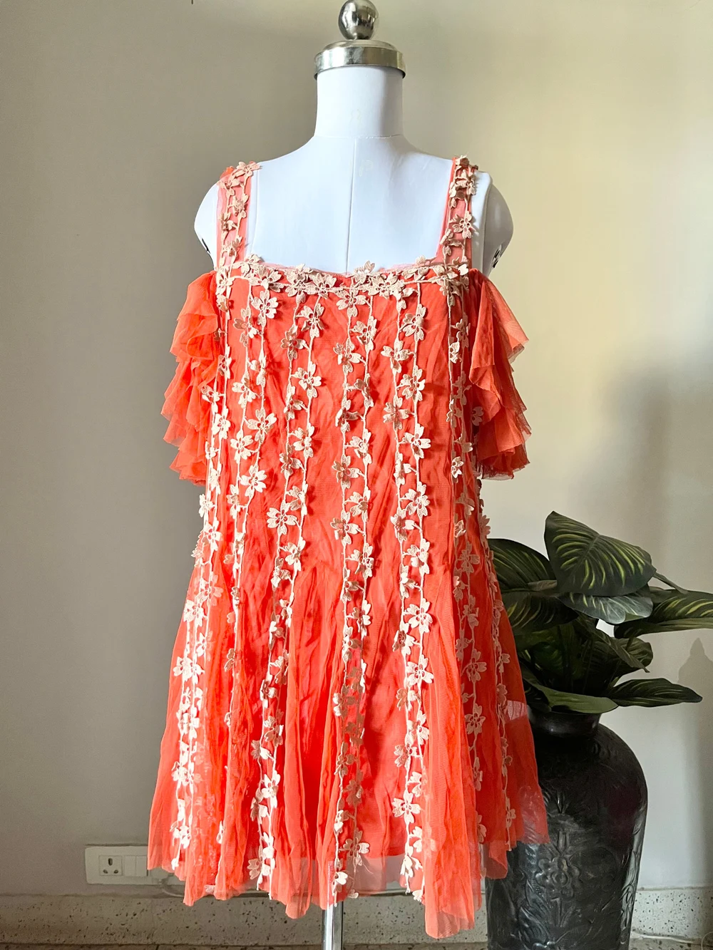 Applique work orange cold-shoulder dress 