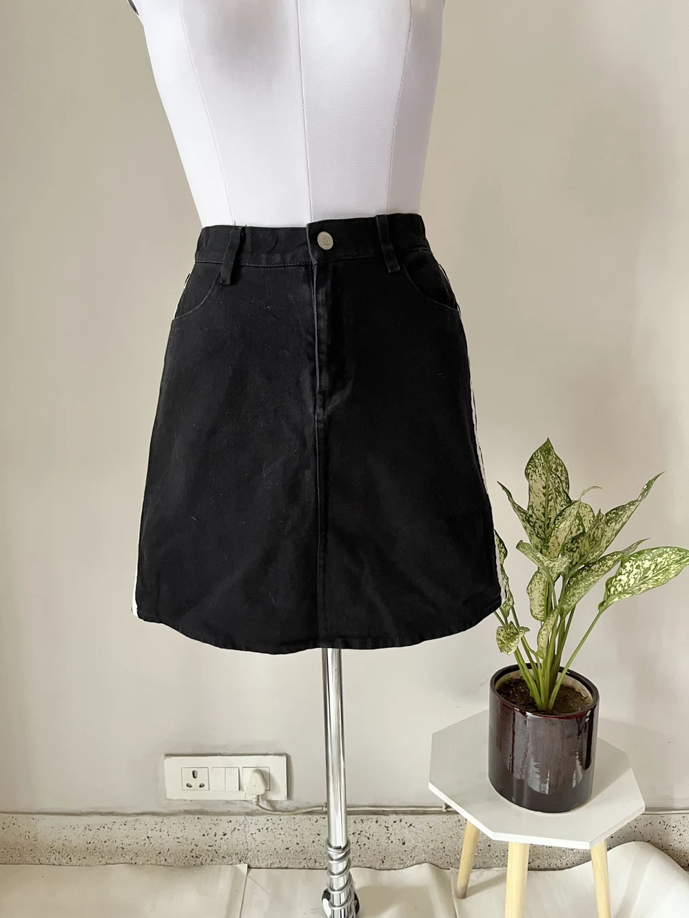 Black stripe denim skirt