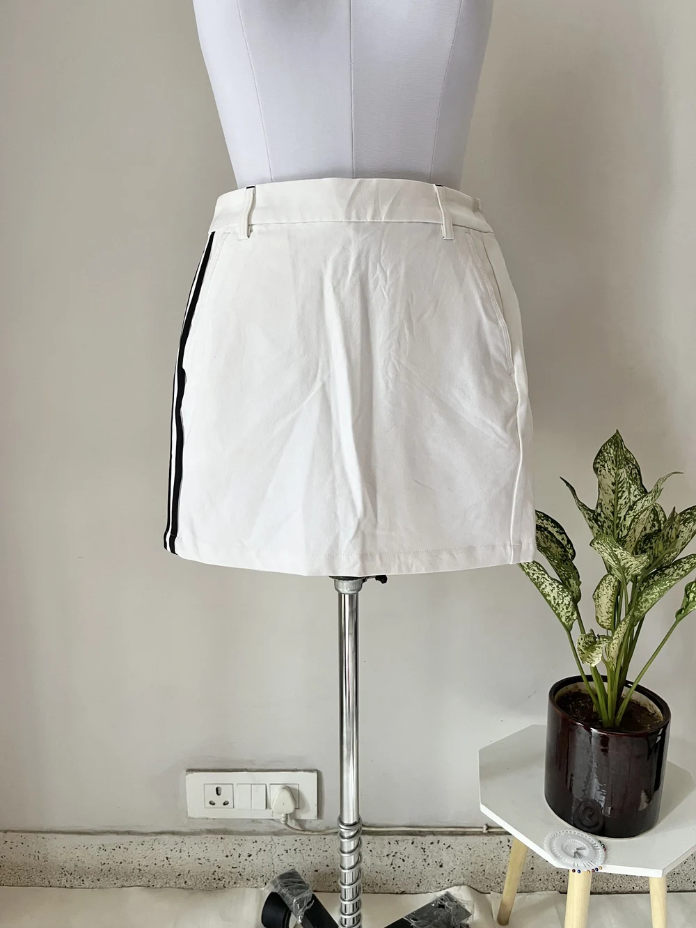 White side stripe skort 