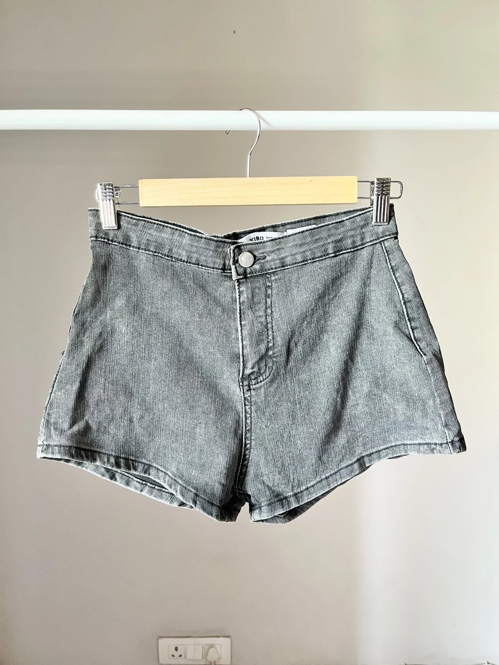 Black superhighwaist shorts
