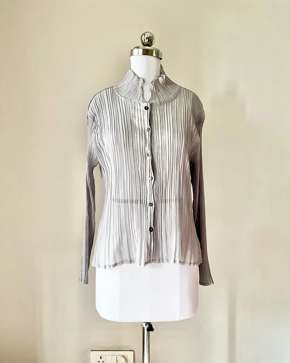 Crinkled grey shirt 