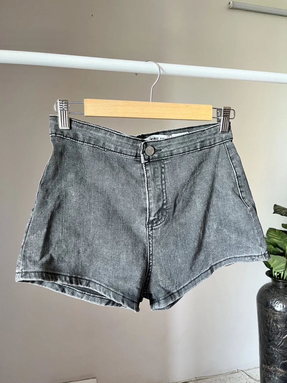 Black superhighwaist shorts