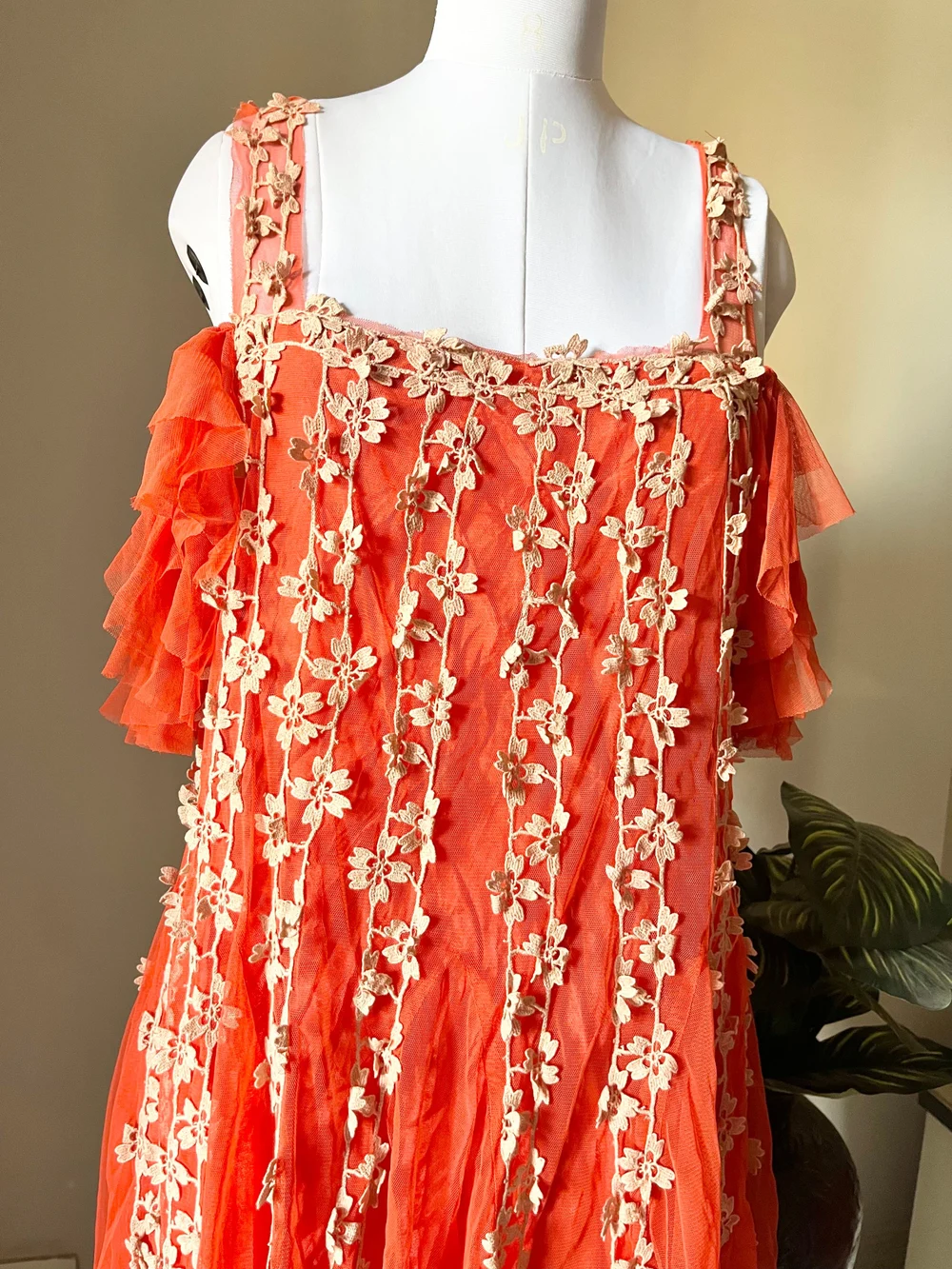 Applique work orange cold-shoulder dress 