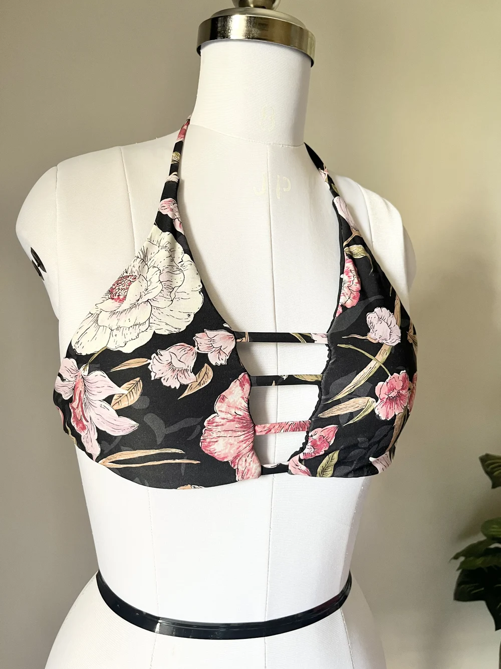 Floral criss-cross bikini top 