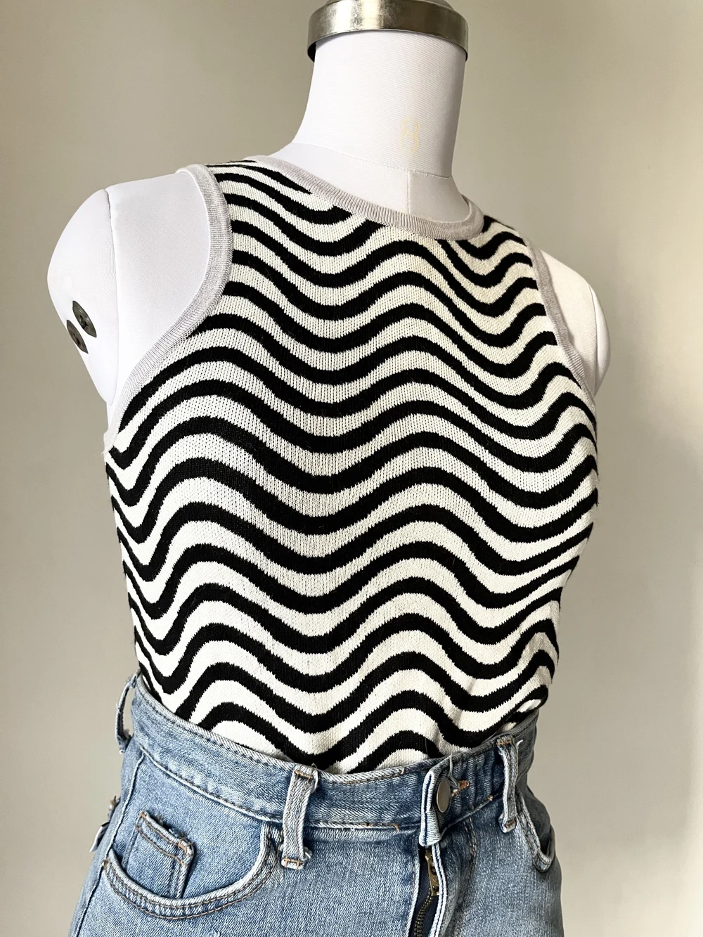 B/W wave printed top 