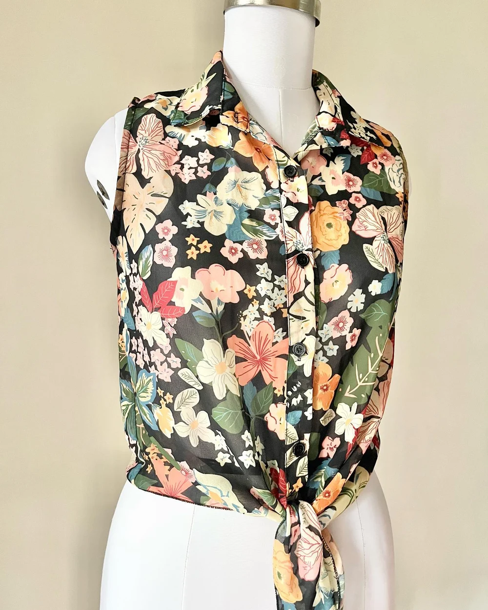 Sleeveless tie-up floral shirt 
