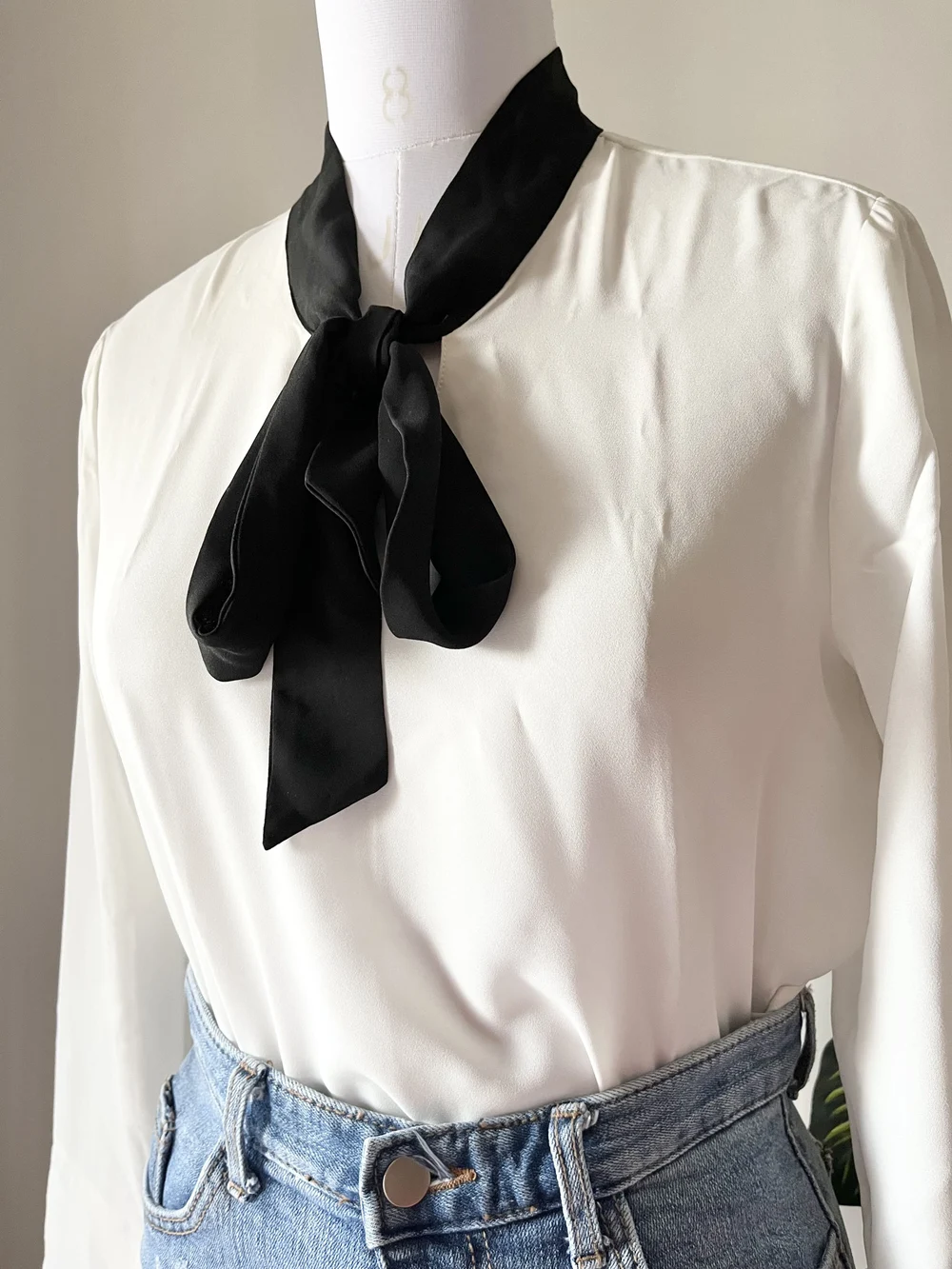 White tie-up bow shirt