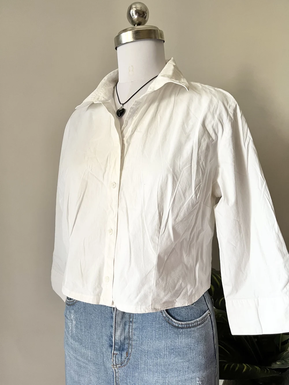 White boxy crop shirt 
