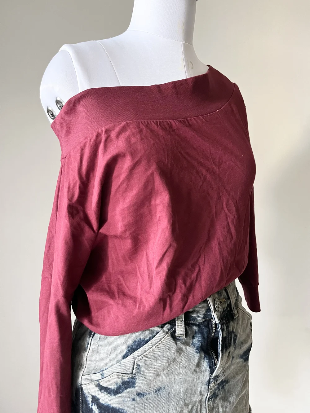 One-shoulder top 
