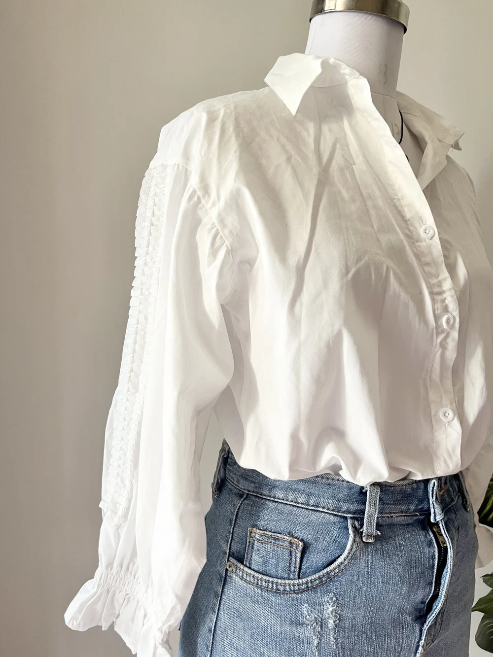 White puff sleeves shirt 