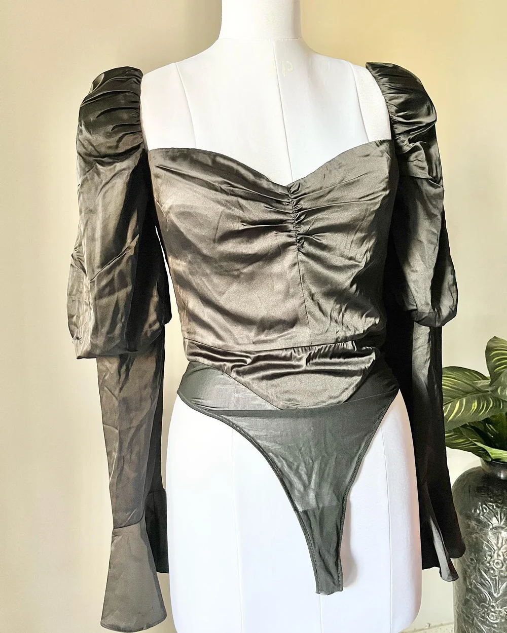 Puff sleeves sweetheart-neck bodysuit 