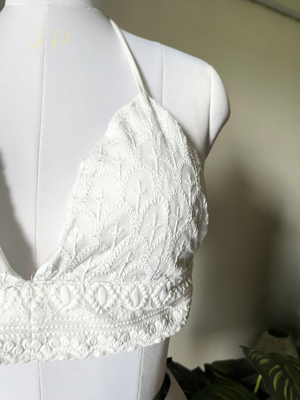 White halter-neck brallet top 