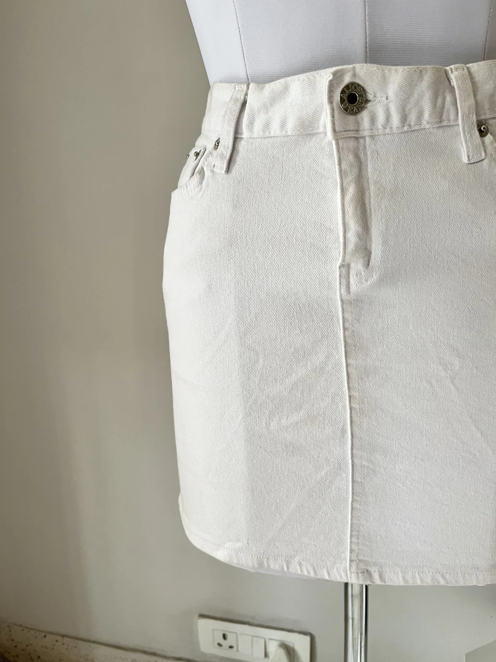 White denim skirt 
