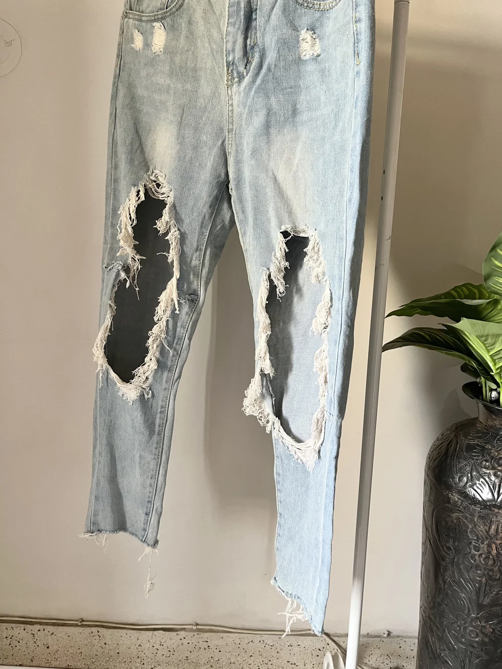 Front Ripped straight fit Jeans
