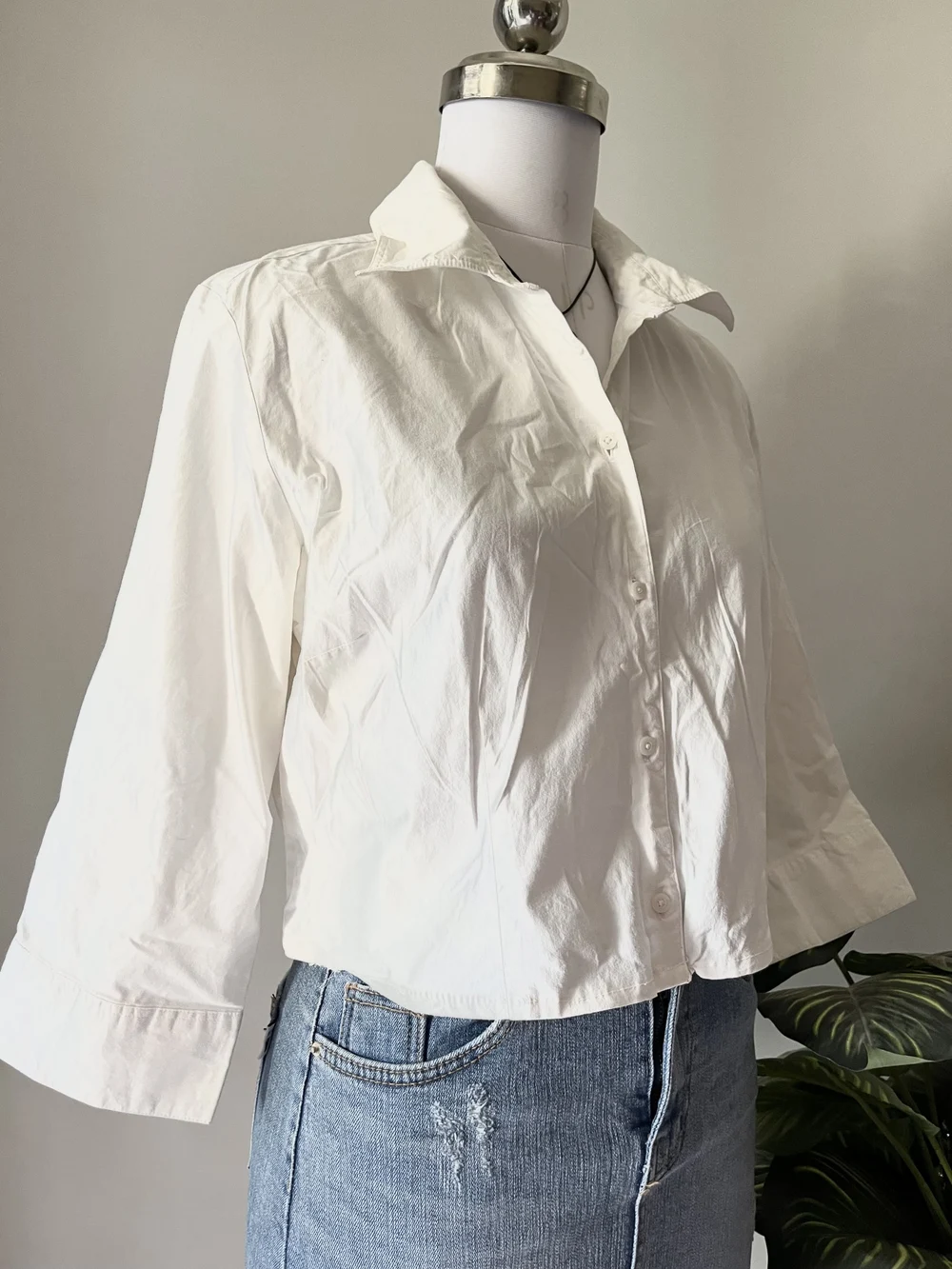 White boxy crop shirt 