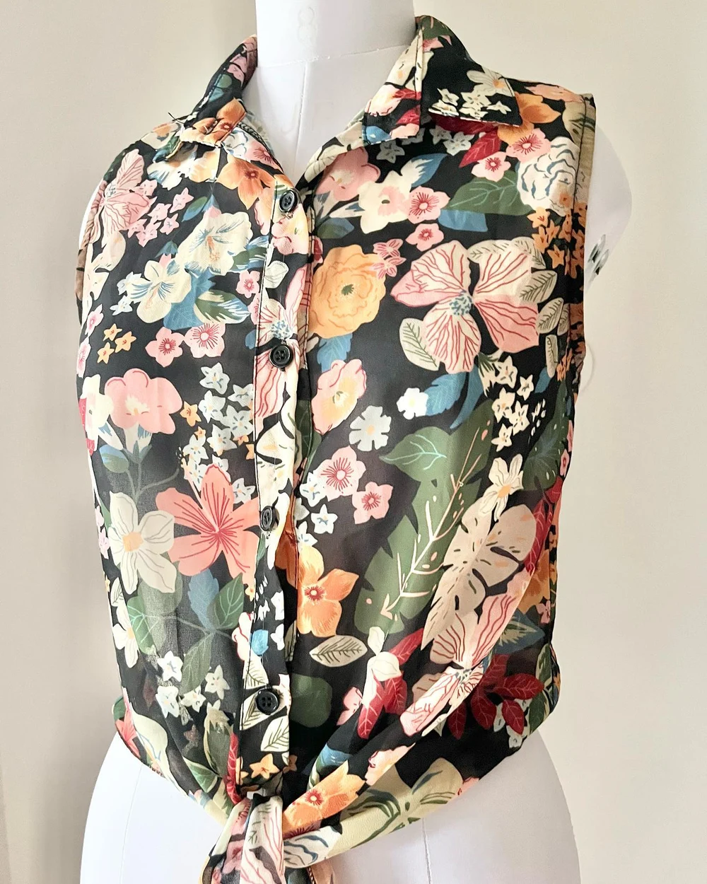 Sleeveless tie-up floral shirt 