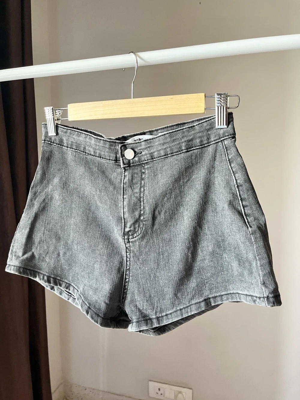 Black superhighwaist shorts