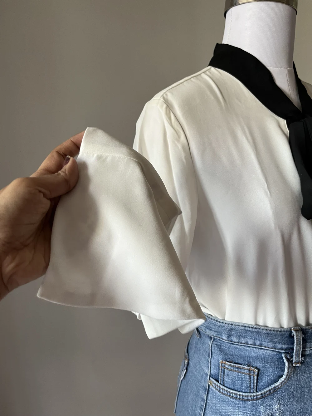 White tie-up bow shirt