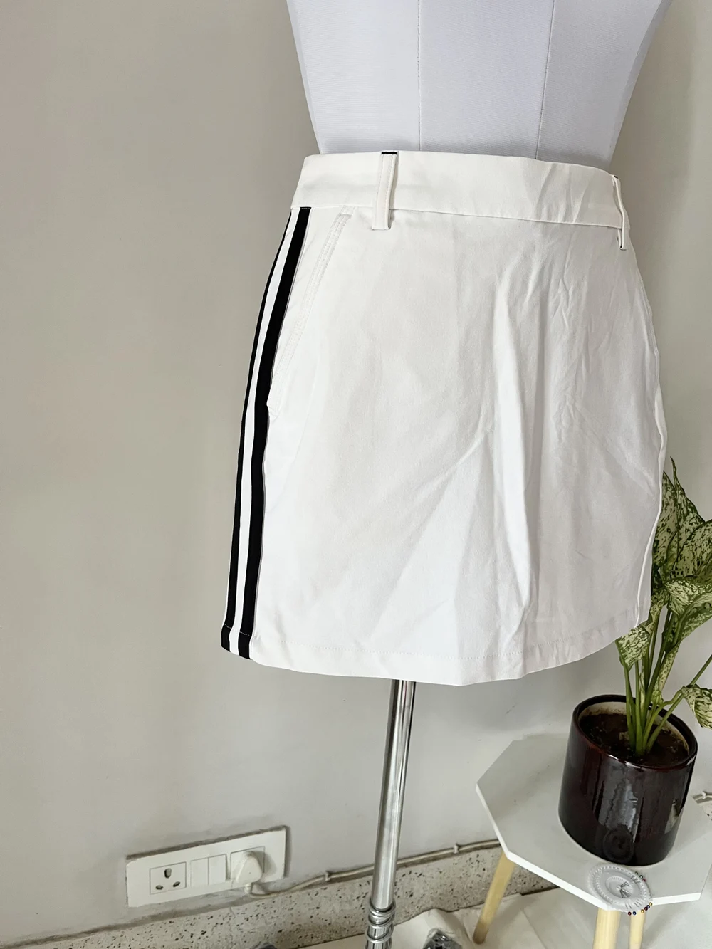 White side stripe skort 
