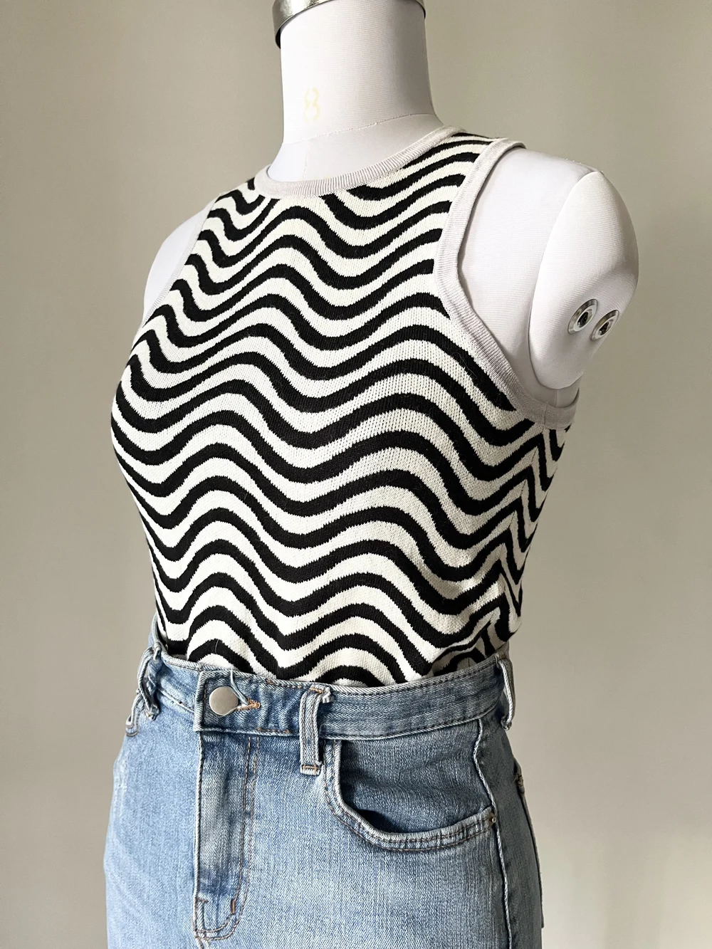 B/W wave printed top 