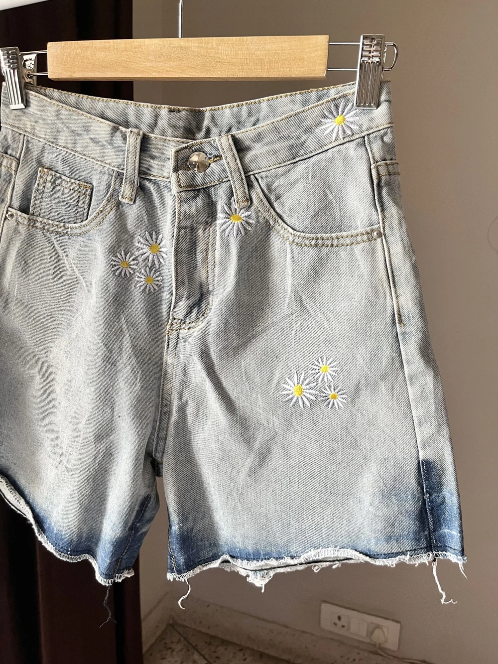 Embroiderd washed boyfriend shorts
