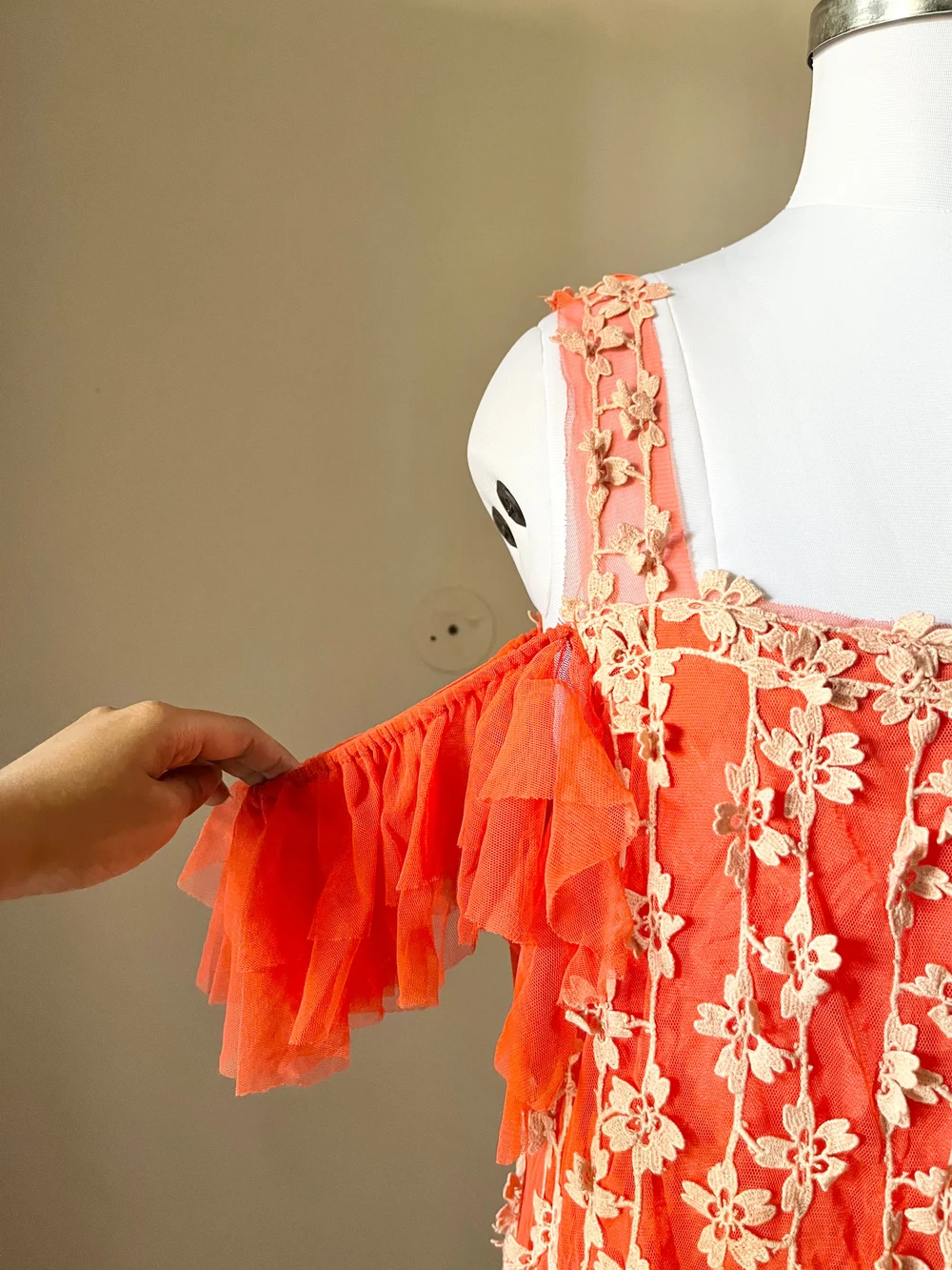 Applique work orange cold-shoulder dress 