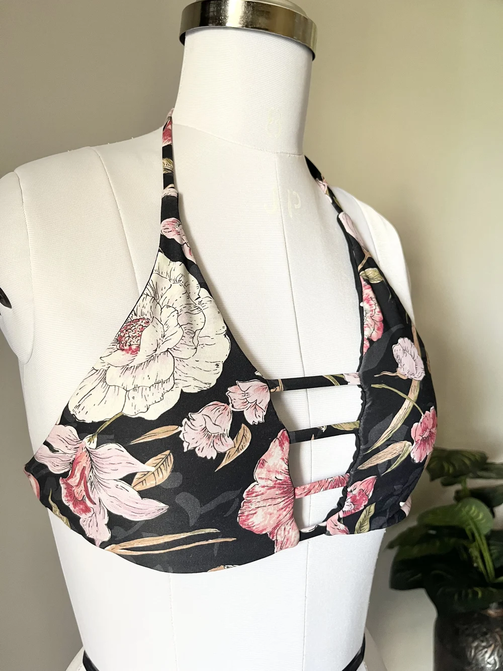 Floral criss-cross bikini top 