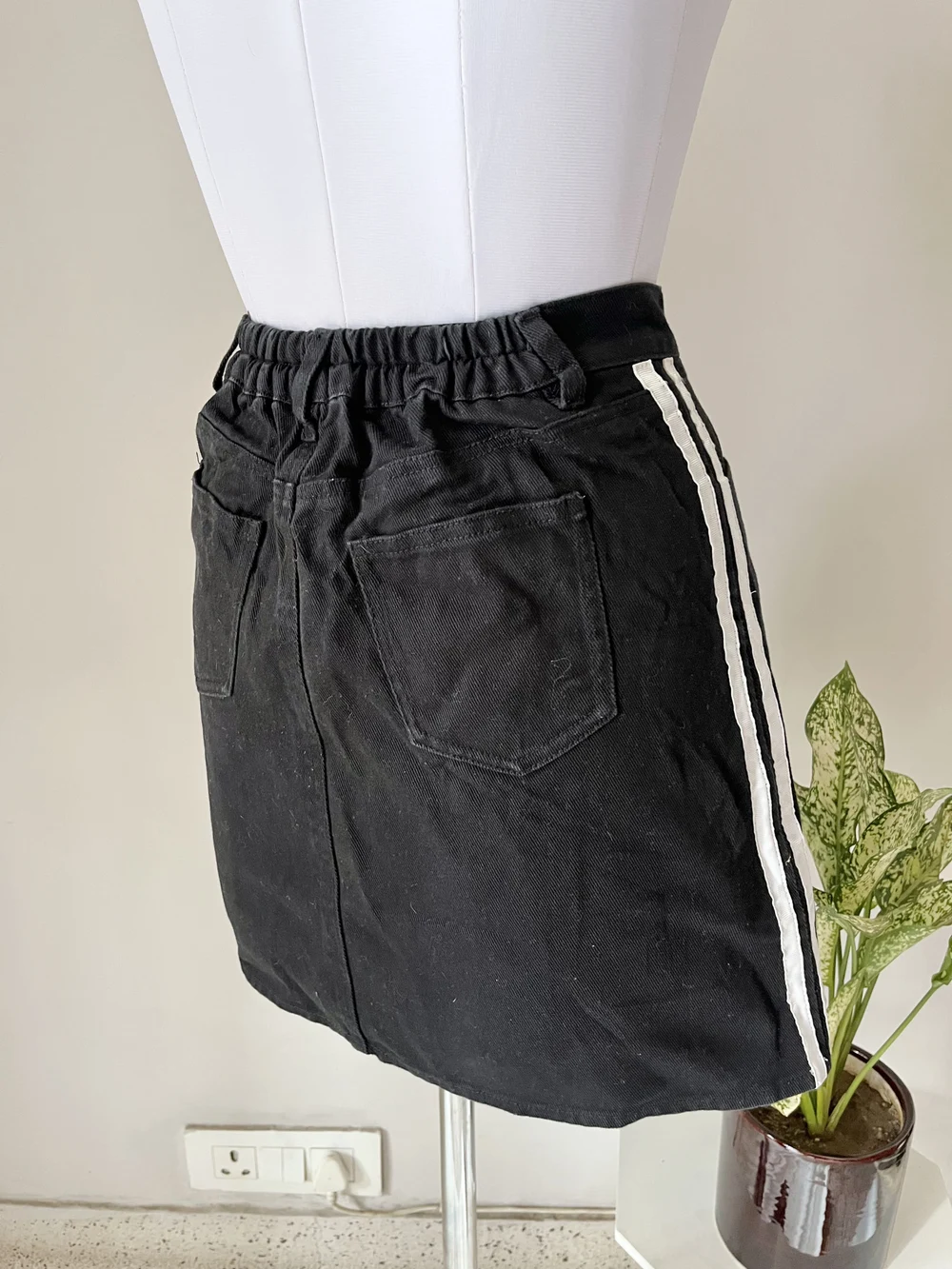 Black stripe denim skirt