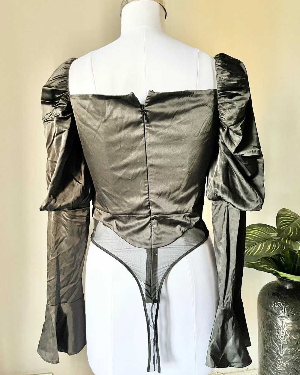 Puff sleeves sweetheart-neck bodysuit 