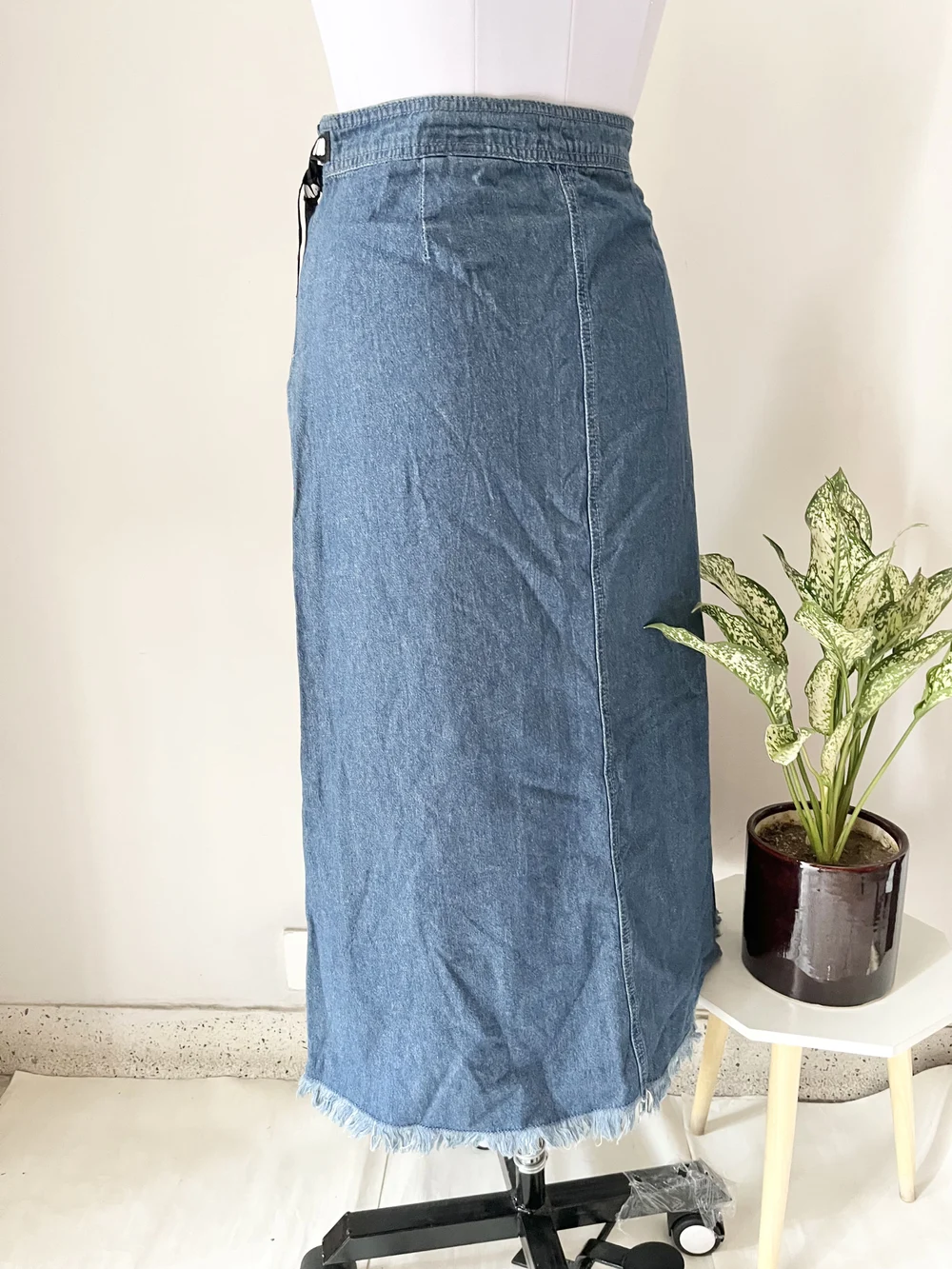 Korean-style maxi denim skirt 