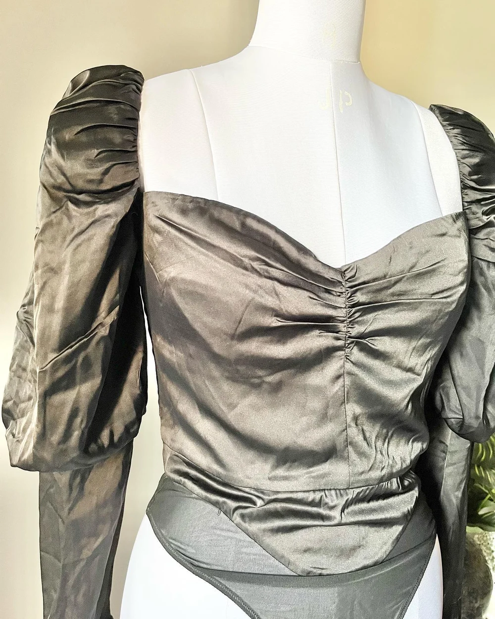 Puff sleeves sweetheart-neck bodysuit 